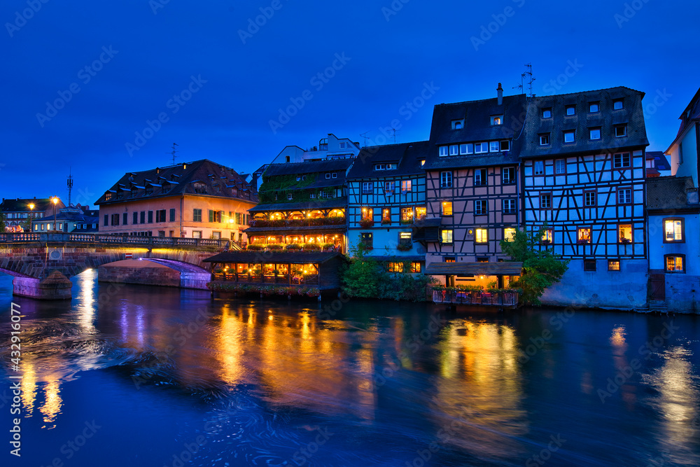Blaue Stunde in Straßburgs Altstadt - Petite France