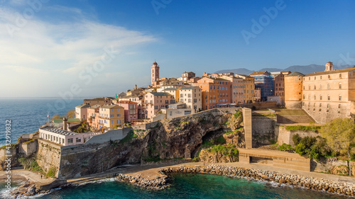Vue en drone de la face Nord de la Citadelle de Bastia. C'est un quartier historique de la ville. Elle a été fondée au XIVe siècle par les Génois