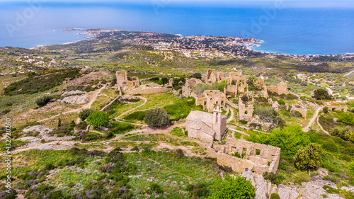 Wallpaper Mural Vue en drone du village abandonné d’Occi. Il se situe au dessus de Lumio, en Balagne, niché sur un plateau à 377 mètres d’altitude offrant une vue panoramique époustouflante sur Calvi.  Torontodigital.ca
