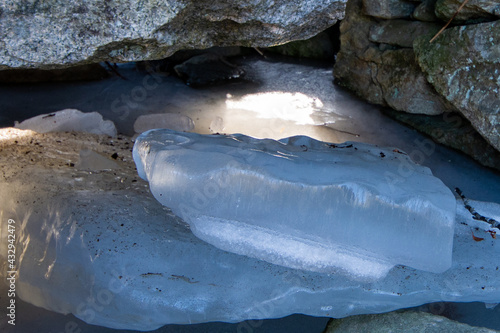 Wallpaper Mural icy river Torontodigital.ca