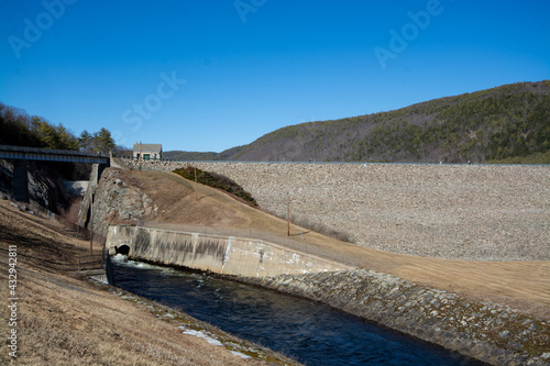 Wallpaper Mural dam Torontodigital.ca