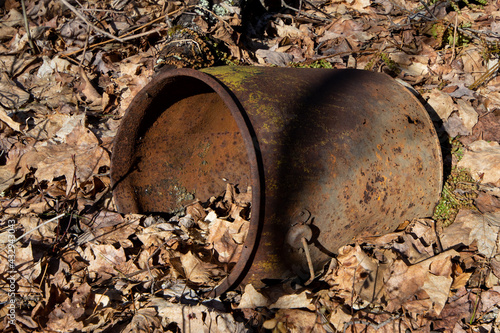 Wallpaper Mural rusty can Torontodigital.ca