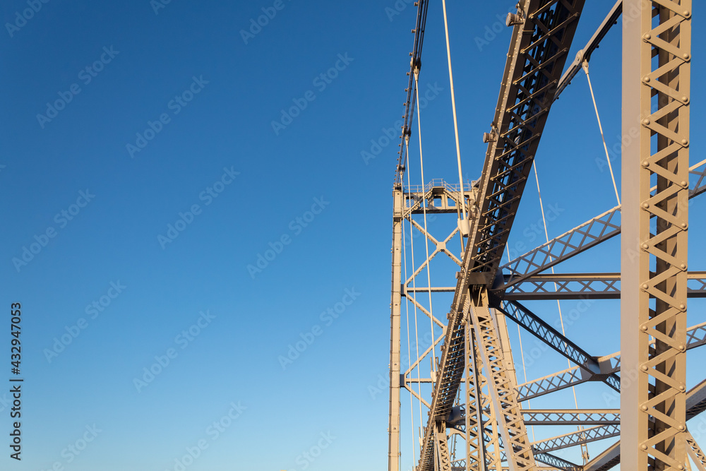 estrutura metálica e a  Torre e o sistema de barras de olhal da Ponte Hercílio Luz, ponte pênsil localizada em Florianópolis, Santa Catarina, Brasil, florianopolis