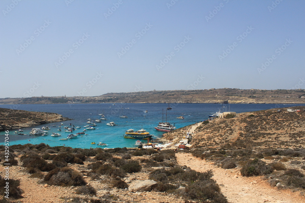 Obraz premium fishing boats in the harbor of island