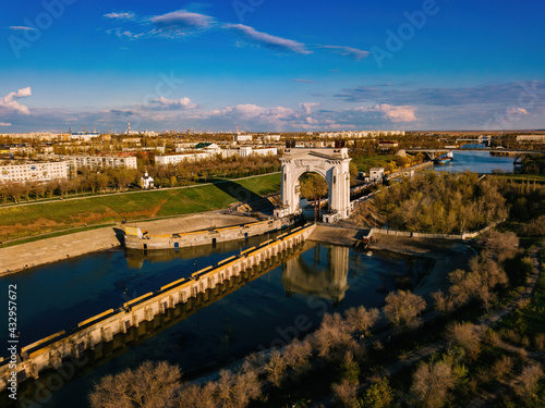 Papier peint Volga-Don Shipping Canal in Volgograd, aerial view