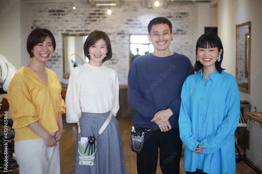 笑顔の美容師 イメージ 笑顔の美容師 イメージ