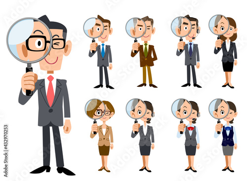 虫眼鏡を覗く会社員の男女の全身セット
