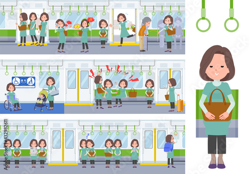 電車に乗るチュニック中年女性のセット