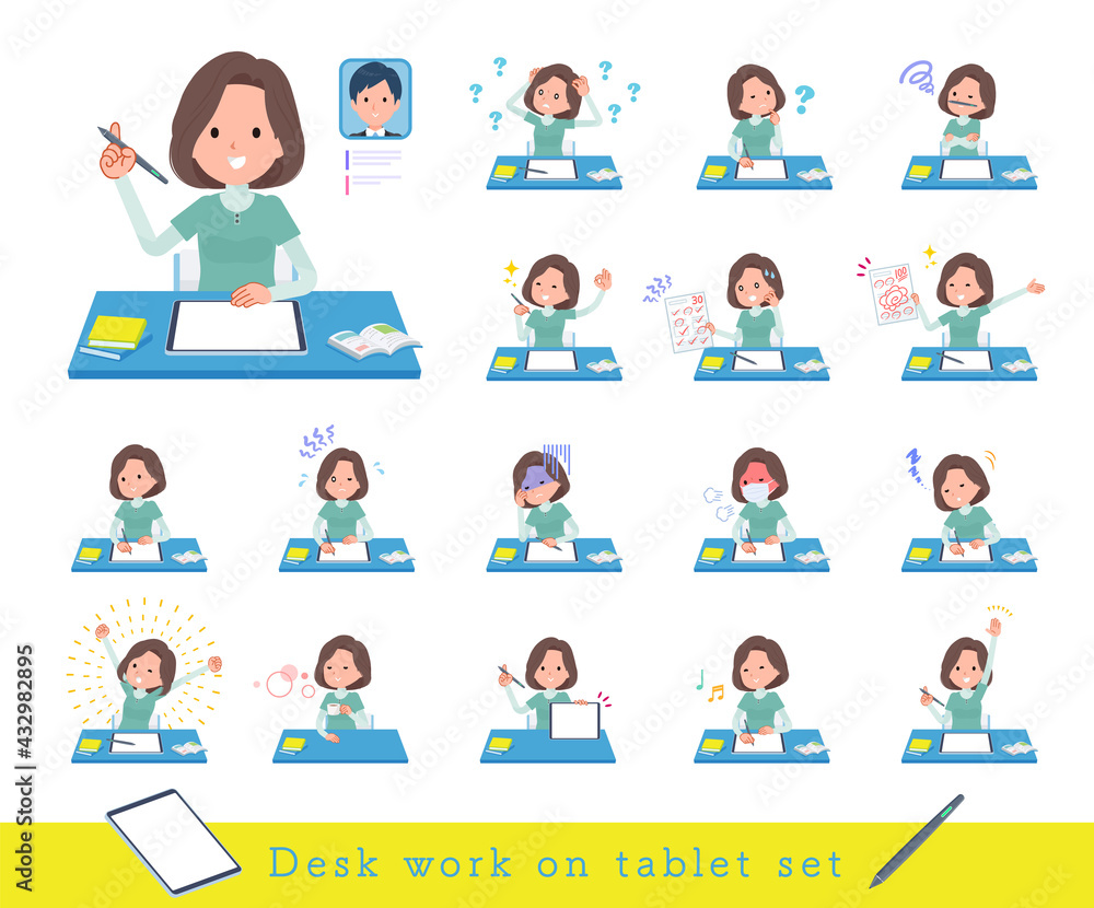 タブレット端末で学習するチュニック中年女性のセット タブレット端末で学習するチュニック中年女性のセット