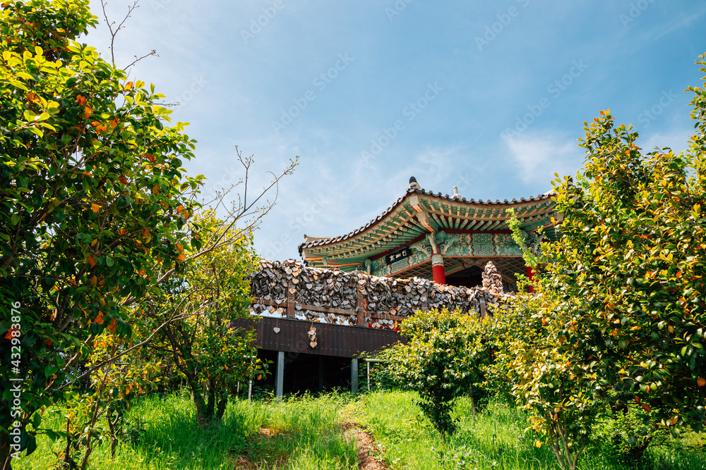 Obraz premium Jasan Park Korean traditional pavilion in Yeosu, Korea