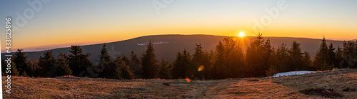 Schneekopf in Suhl bei Sonnenuntergang, Panorama