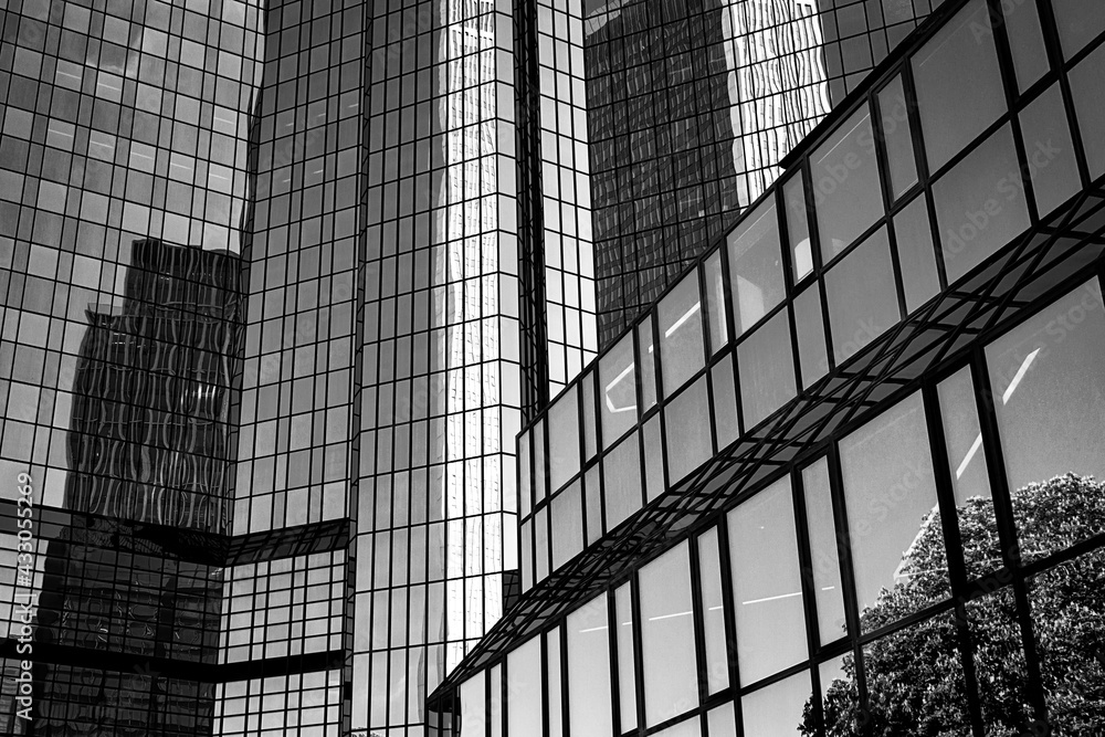 Gebäude modern mit Glasfront Gebäude modern mit Glasfront