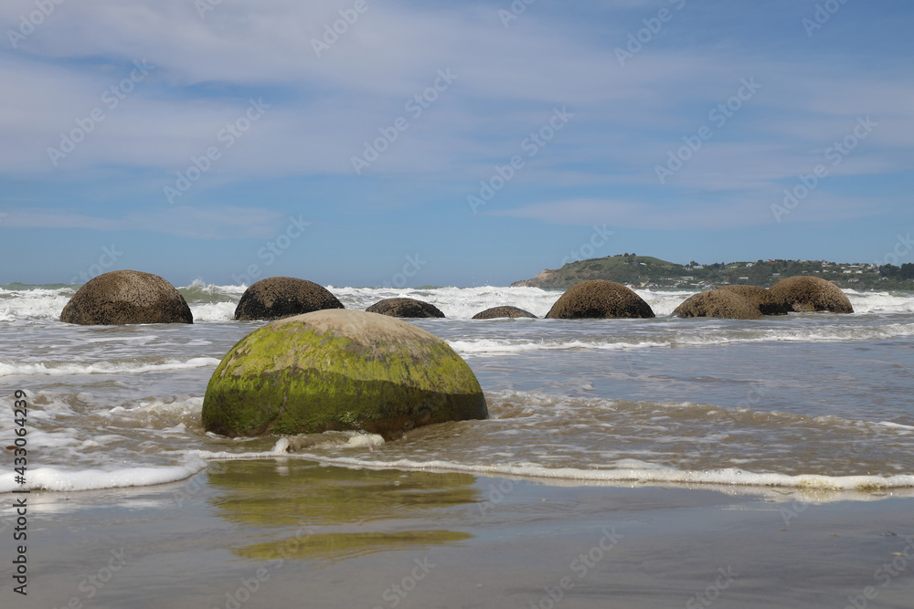 Moeraki Boulders / Moeraki Boulders /