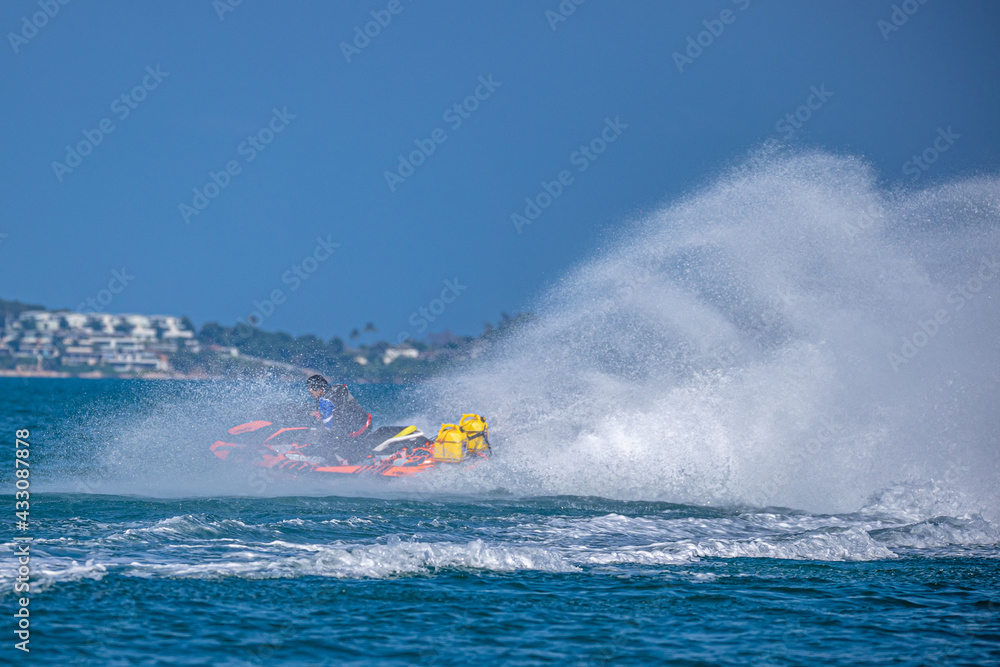 Obraz premium A man driving a jet ski