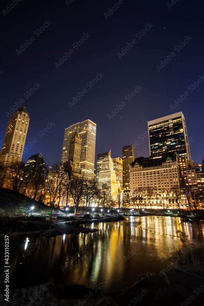 Obraz premium New York NY Metropole USA Amerika Hochhaus Börse Wallstreet Großstadt bei Nacht
