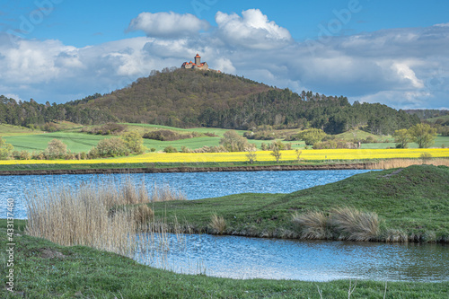 Seenlandschaft vor der Wachsenburg in Thüringen