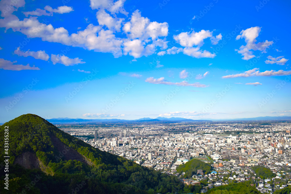 札幌の藻岩山と都市風景