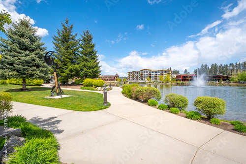 Fototapeta Naklejka Na Ścianę i Meble -  A small park along the lake at Riverstone, a community of commercial, residential and retail space in the city of Coeur d'Alene, Idaho, USA