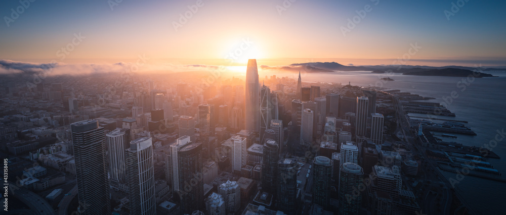 Fototapeta premium Aerial View of San Francisco Skyline at Sunset