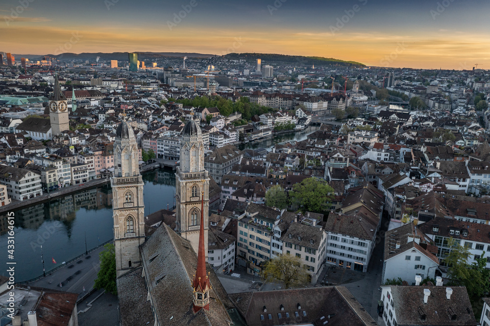 Obraz premium beautiful sunset over zurich 
