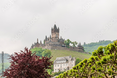 Cochem, Reichsburg, Mosel, Altstadt, Stadt, Moselpromenade, Weinberg, Altstadthäuser, Schifffahrt, Fluss, Terrassenmosel, Rheinland-Pfalz, Frühling, Deutschland photo