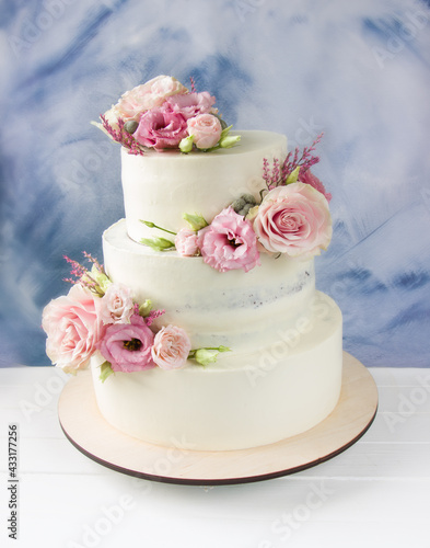 Modern wedding cake with pink flowers.