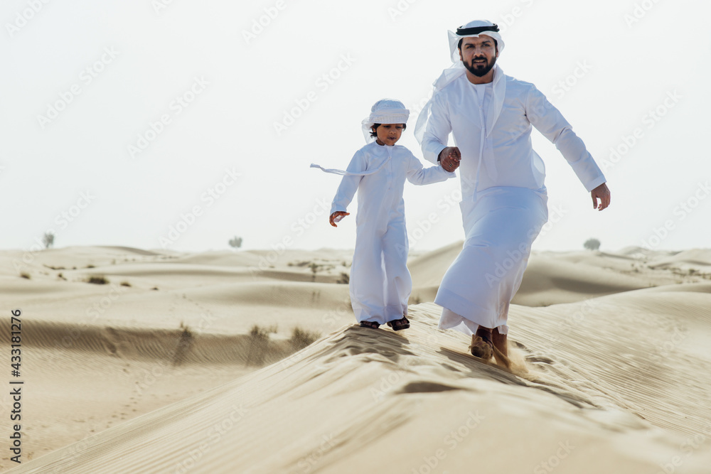 Naklejka premium father and son spending time in the desert