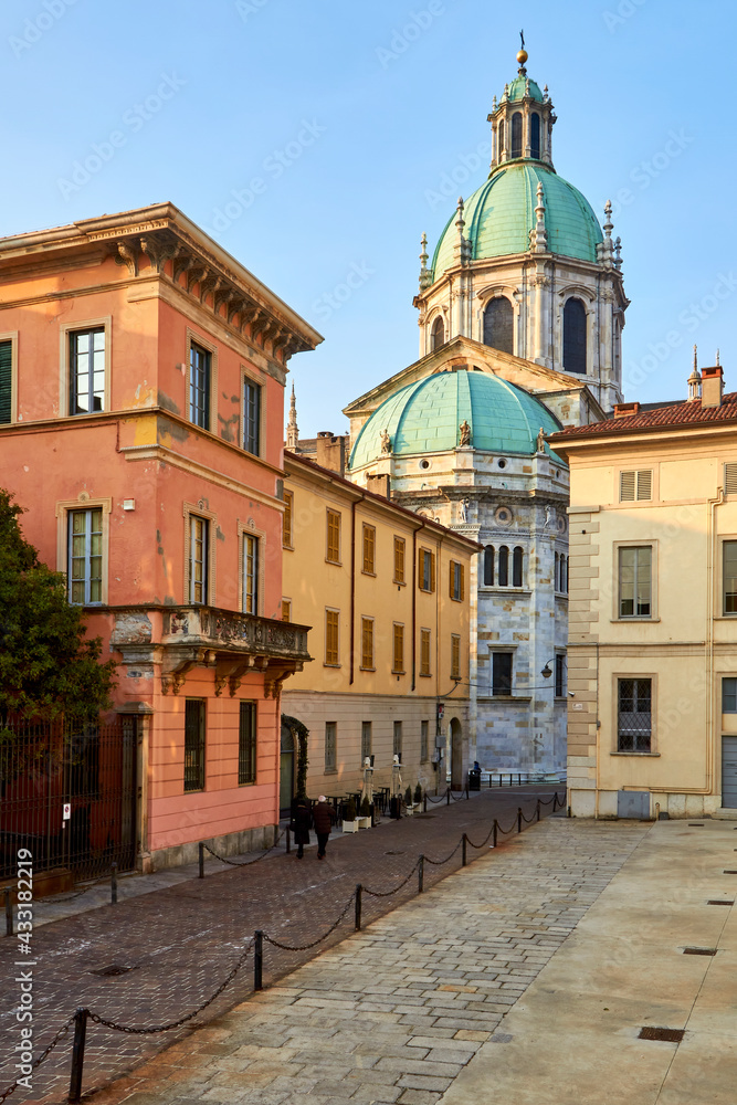 Fototapeta premium View of the Como cathedral