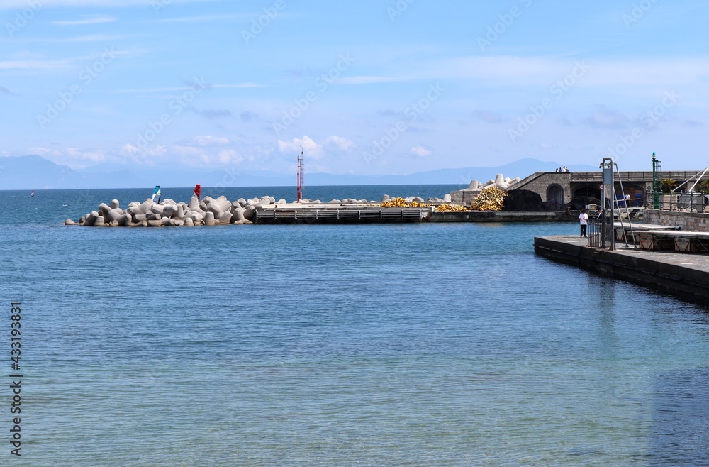 Cetara - Scorcio del porto dalla Spiaggia della Marina