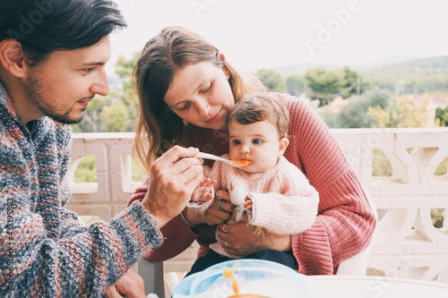 Wallpaper Mural Real family sharing the first food of their baby Torontodigital.ca
