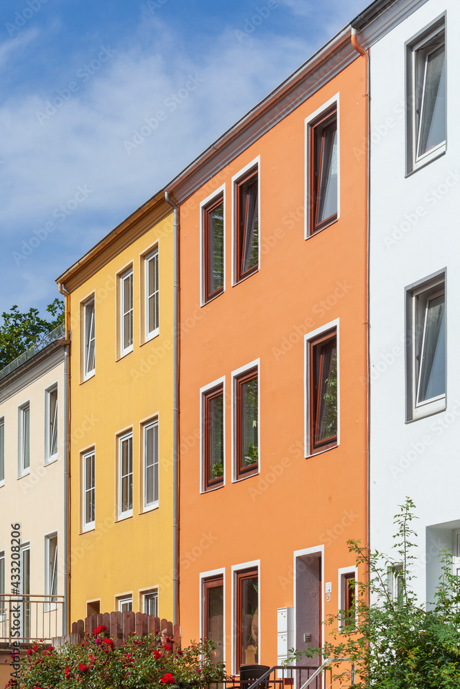 Reihenhäuser, bunte moderne Wohngebäude  , Bremen, Deutschland, Europa
