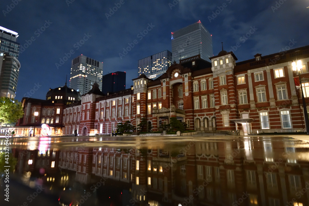 雨上がりの東京丸の内駅舎 雨上がりの東京丸の内駅舎