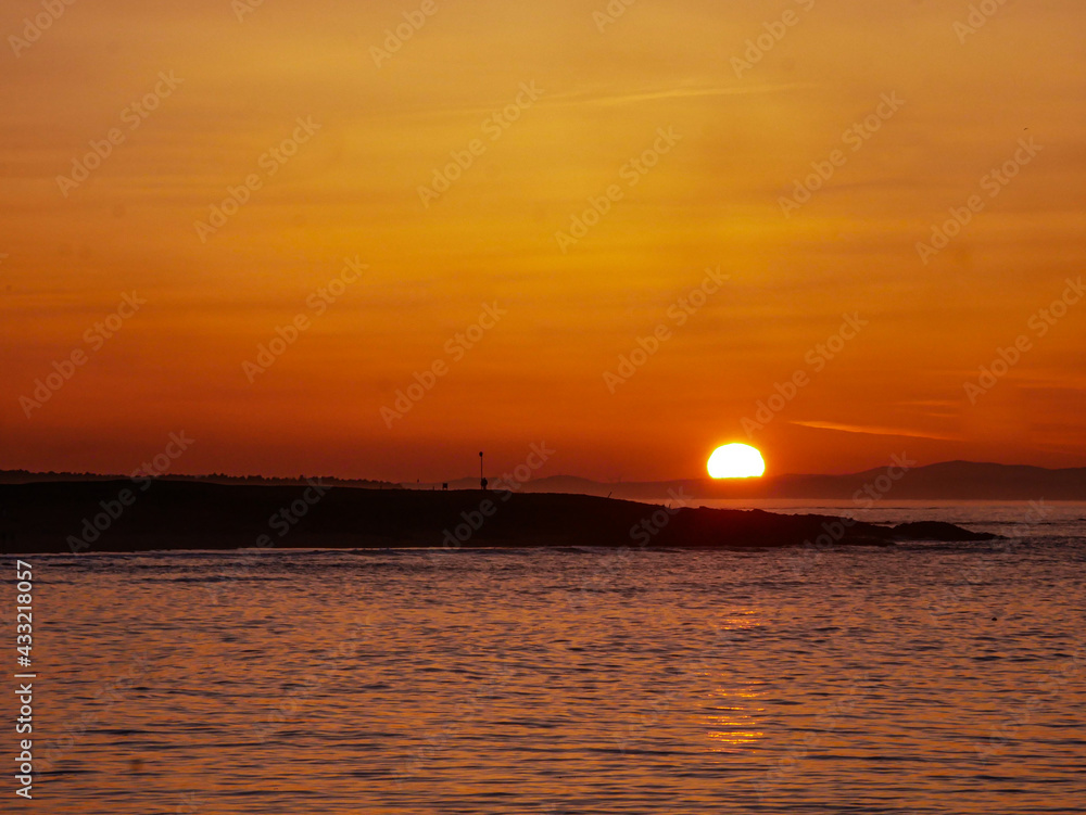 coucher de soleil sur la ville portuaire de north Berwick Ecosse
