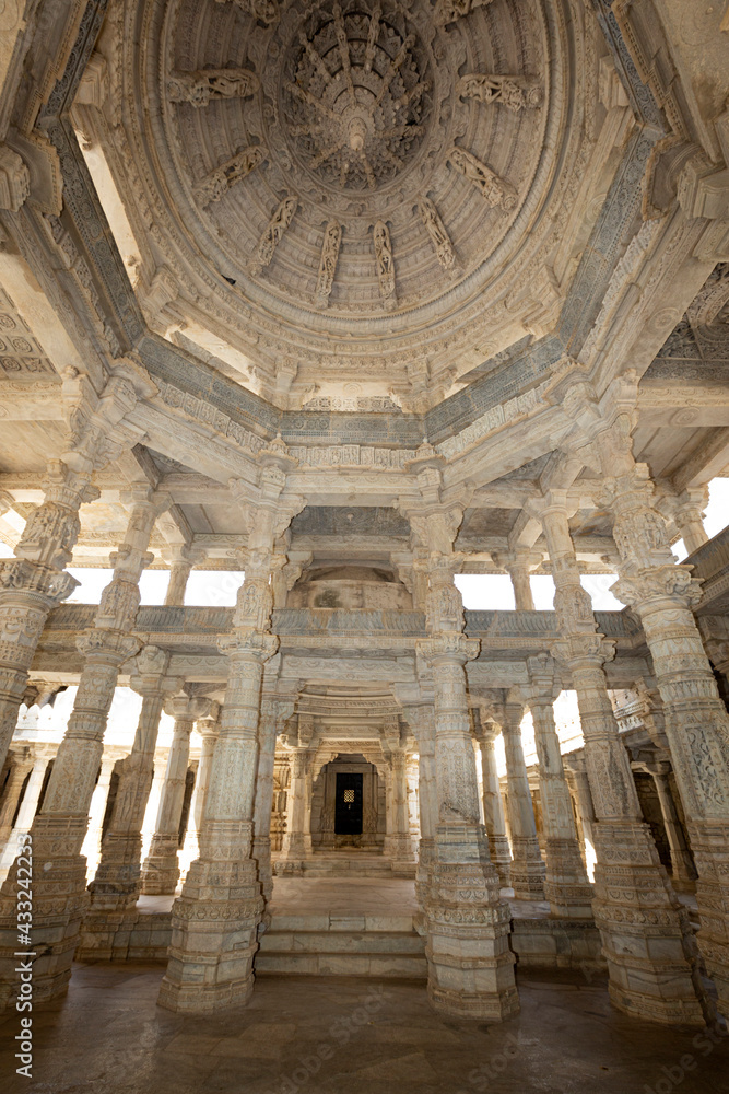 Templo Chaumukha Mandir en Ranakpur, India.