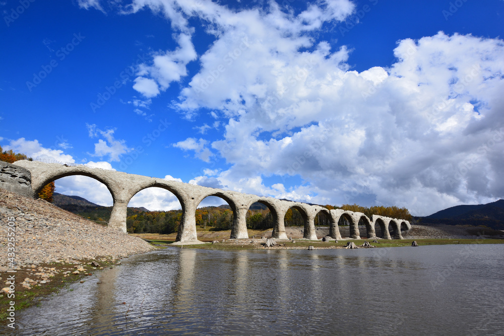 秋のタウシュベツ川橋梁