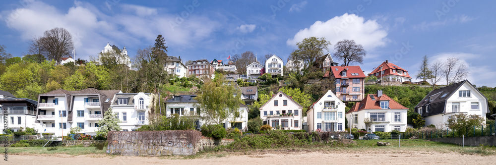 Panorama Elbhang Hamburg Blankenese Flühling entzerrt Panorama Elbhang Hamburg Blankenese Flühling entzerrt