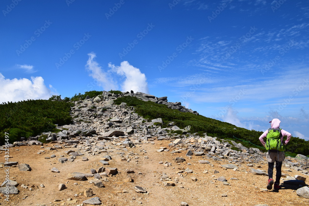 金峰山山頂を目指す女性, adventure, 冒険, 挑戦