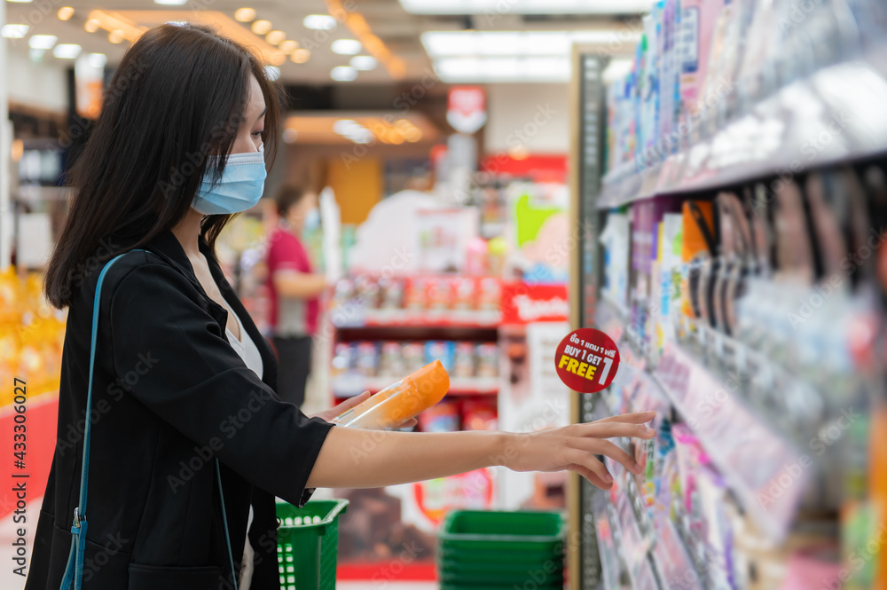 Beautiful asian woman walking shopping in a supermarket,Time for relax,Buy for dinner,Thailand people,Happy time lifestyle concept,Stock up on covid-19