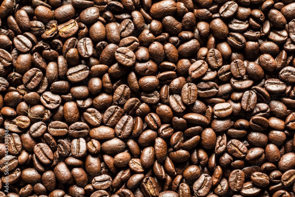 Fototapeta premium A roasted coffee beans texture background.