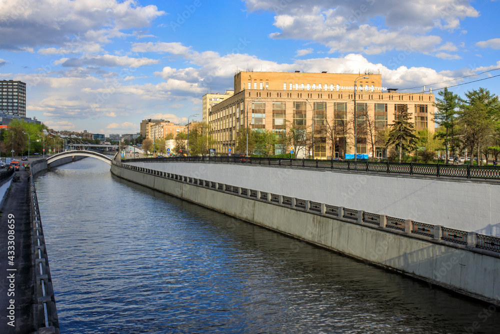 Obraz premium Library of Foreign Literature. View from the canal