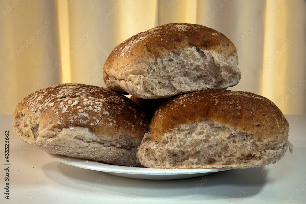 Multigrain brown rolls with malted wheat flakes, malted barley flour and jumbo oats, Source of fibre, Soya and palm oil free, Vegetarian friendly. 