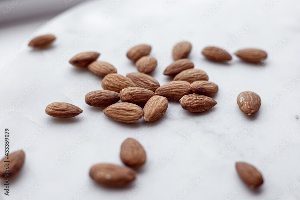 Obraz premium Almonds and white marble tray