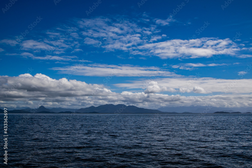 Obraz premium clouds over the sea