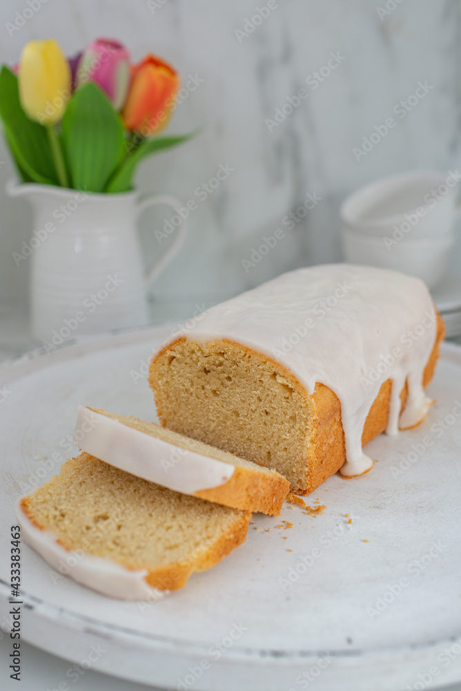 Homemade pound cake with vanilla and organic lemons Homemade pound cake with vanilla and organic lemons