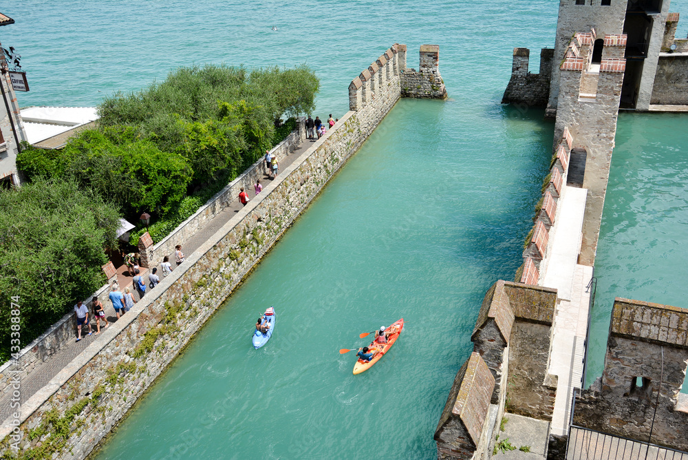  View from Rocca Scaligera Castle of The picturesque town of Sirmione on Lake Garda. Province of Brescia, Lombardia, Italy.