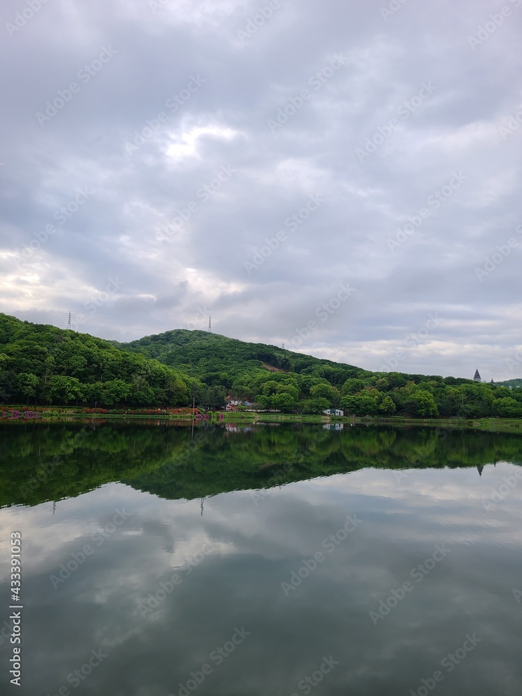 Fototapeta premium sky and lake 5