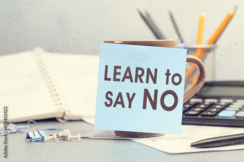 Billede på lærred Learn to say no - concept of text on sticky note