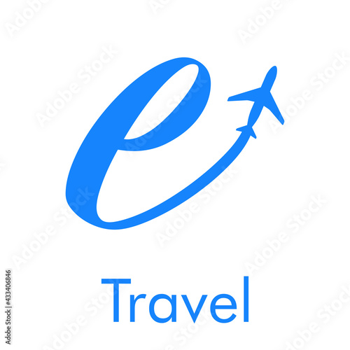 Logotipo Travel con letra e dibujada a mano con silueta de avión en color azul