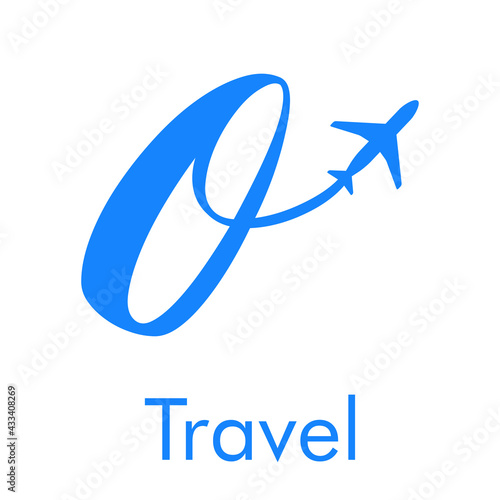 Logotipo Travel con letra o dibujada a mano con silueta de avión en color azul