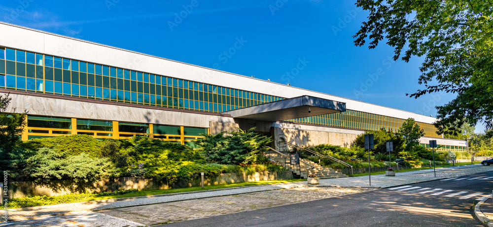 Main building and entrance to National Library at aleja Niepodleglosci Independence avenue in Mokotów district of Warsaw, Poland Main building and entrance to National Library at aleja Niepodleglosci Independence avenue in Mokotów district of Warsaw, Poland